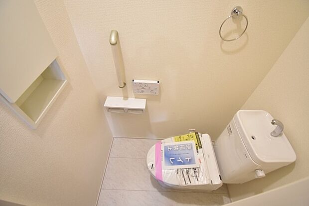 トイレにはウォシュレット機能を標準装備。