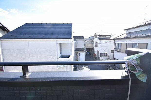 窓からの眺望です。実際に現地で眺望もご確認ください。
