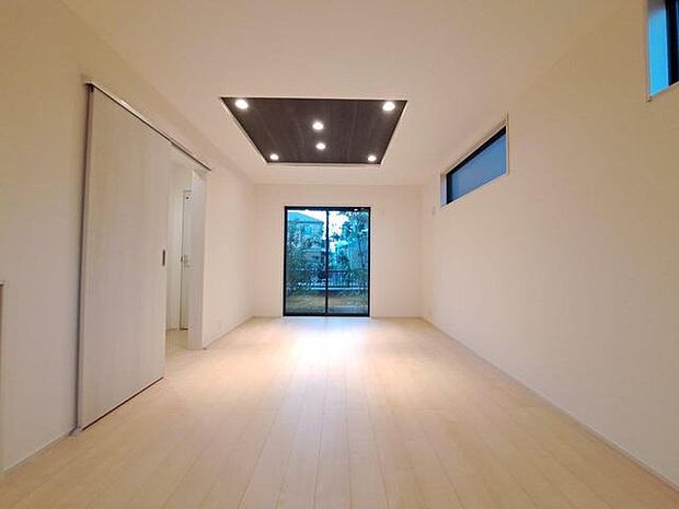 家族みんなが集まるリビング。広さを重視した家族全員が集まれるリビングは、住む上で大事な空間になります。 