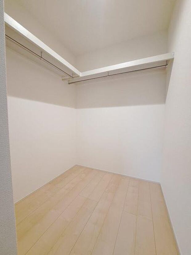 豊富な収納スペースもこの物件の特長の一つ。各所に収納が完備されており、生活をスッキリと整えることができます。 