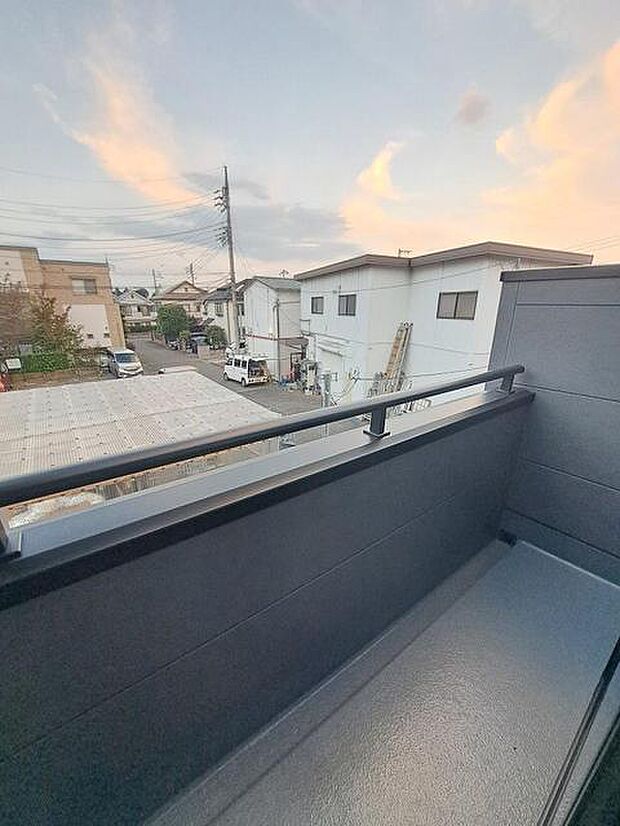 窓からの眺望です。実際に現地で眺望もご確認ください。 