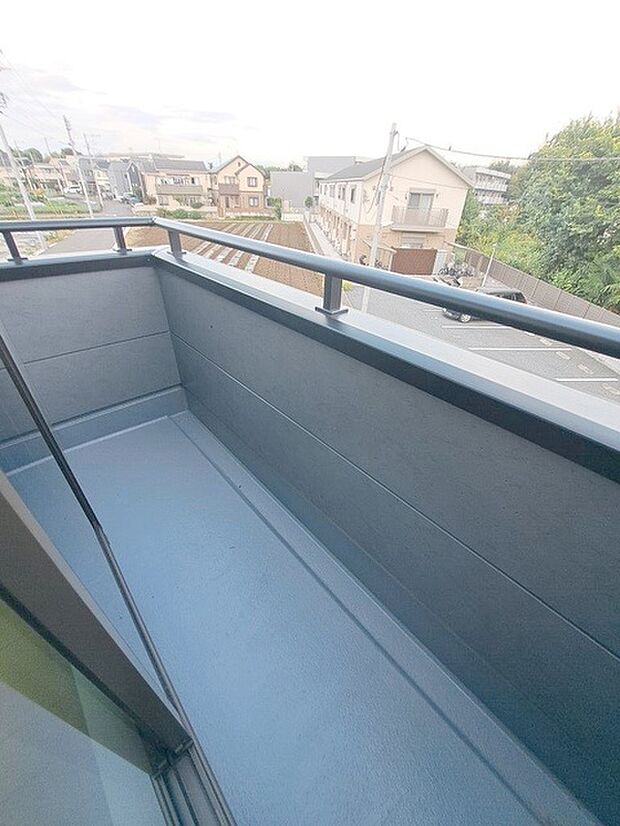 季節の変化や天気の良い日には、バルコニーでの時間が心地よく、気分をリフレッシュさせることができます。