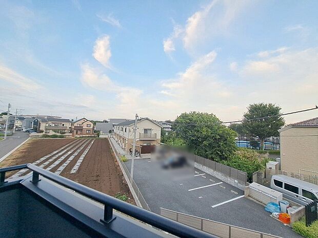 窓からの眺望です。実際に現地で眺望もご確認ください。