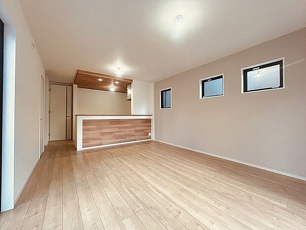 リビングの真ん中に階段がある人気のリビング階段。自然と家族のコミュニケーションが増えます。