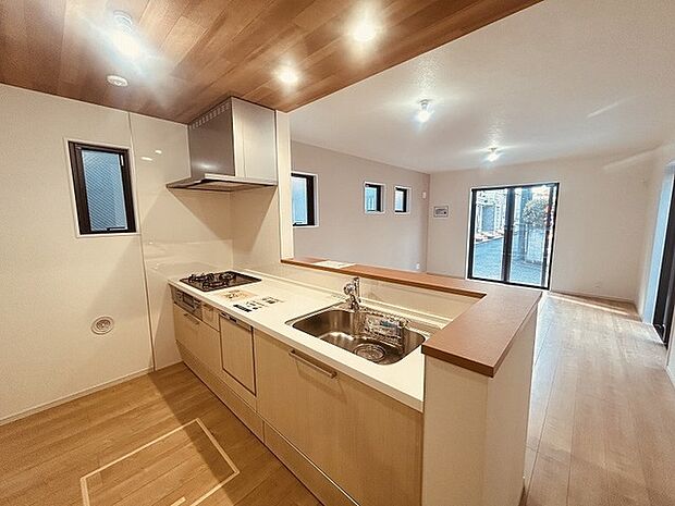 毎日の家事をサポートしてくれる食洗器も標準に装備。ちょっと嬉しい設備です 