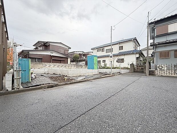 現在建物を建築中です、建築中の物件については現地確認の他、同施工会社の完成施工例のご案内、担当者のプレゼンテーションにてご検討ください。適切なご検討の方法をご説明させて頂きます。 
