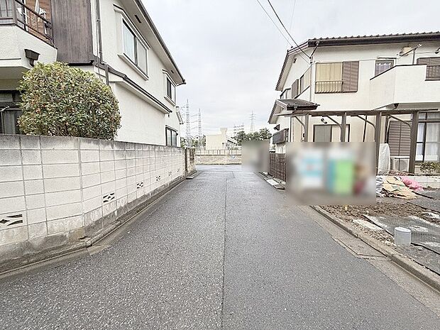 安心して暮らすことのできる住宅街。　住宅地の道路は一般に交通量が少なく車などの騒音が少ないため、住民にとって静かな生活環境が提供されます。 