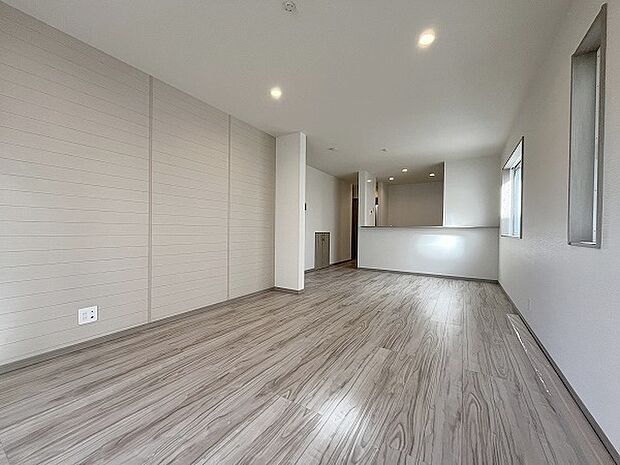 家族みんなが集まるリビング。広さを重視した家族全員が集まれるリビングは、住む上で大事な空間になります。