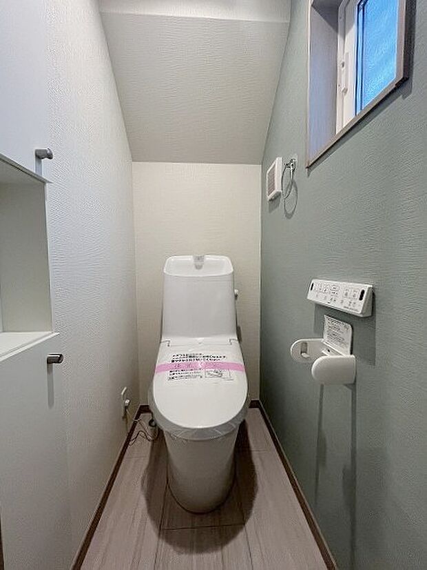 トイレにはウォシュレット機能を標準装備。 