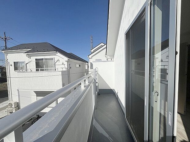 窓からの眺望です。実際に現地で眺望もご確認ください。