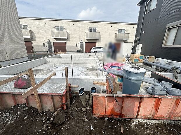 現在建物を建築中です、建築中の物件については現地確認の他、同施工会社の完成施工例のご案内、担当者のプレゼンテーションにてご検討ください。適切なご検討の方法をご説明させて頂きます。