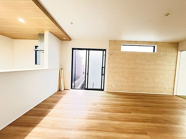 家族みんなが集まるリビング。広さを重視した家族全員が集まれるリビングは、住む上で大事な空間になります。