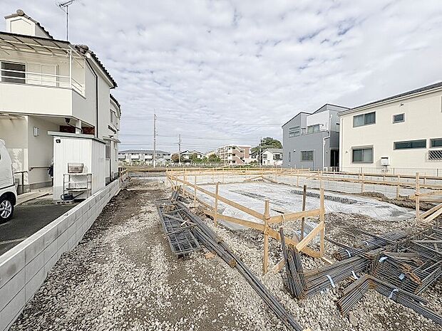現在建物を建築中です、建築中の物件については現地確認の他、同施工会社の完成施工例のご案内、担当者のプレゼンテーションにてご検討ください。適切なご検討の方法をご説明させて頂きます。 