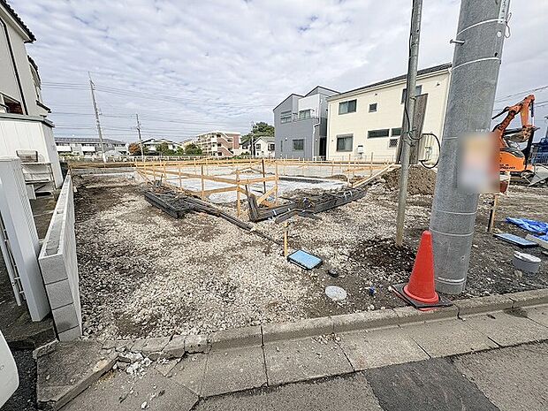 現在建物を建築中です、建築中の物件については現地確認の他、同施工会社の完成施工例のご案内、担当者のプレゼンテーションにてご検討ください。適切なご検討の方法をご説明させて頂きます。 