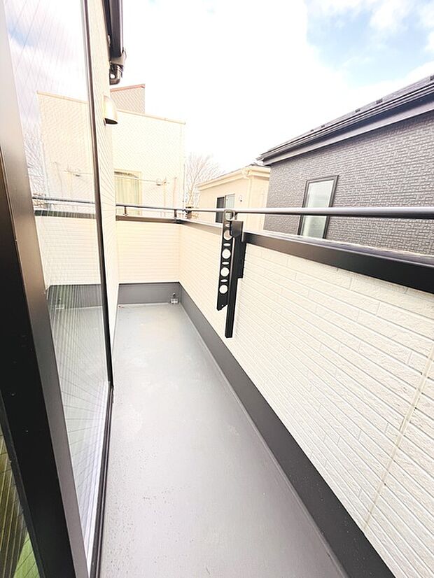 季節の変化や天気の良い日には、バルコニーでの時間が心地よく、気分をリフレッシュさせることができます。