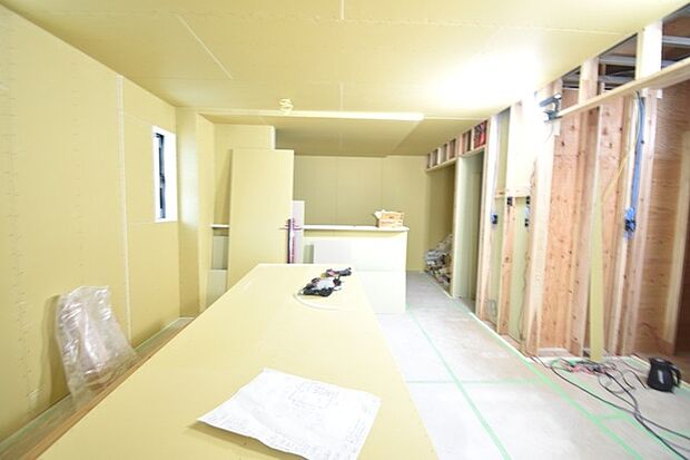 家族が一番集まる場所だから広々としつつも素敵な空間であって欲しい。みんながくつろぐリビングからキッチンまでが一つの空間のように繋がる間取り。 