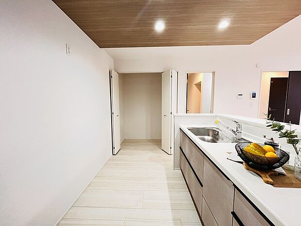 現地のご見学予約もスタートしました。周辺で売りに出ている物件も沢山御座います。まとめてご見学ができますのでお気軽にお申しつけください。