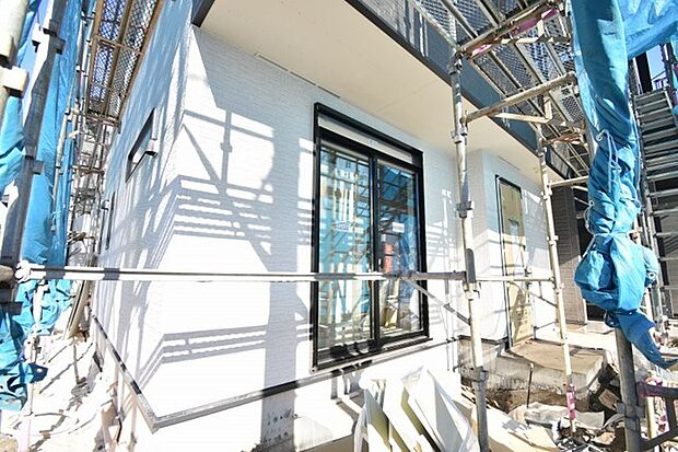 現在建物を建築中です、建築中の物件については現地確認の他、同施工会社の完成施工例のご案内、担当者のプレゼンテーションにてご検討ください。適切なご検討の方法をご説明させて頂きます。 