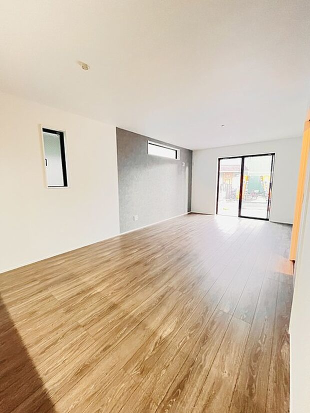 家族みんなが集まるリビング。広さを重視した家族全員が集まれるリビングは、住む上で大事な空間になります。