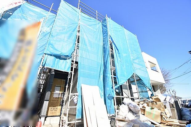 現在建物を建築中です、建築中の物件については現地確認の他、同施工会社の完成施工例のご案内、担当者のプレゼンテーションにてご検討ください。適切なご検討の方法をご説明させて頂きます。 