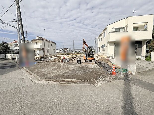 現在建物を建築中です、建築中の物件については現地確認の他、同施工会社の完成施工例のご案内、担当者のプレゼンテーションにてご検討ください。適切なご検討の方法をご説明させて頂きます。 