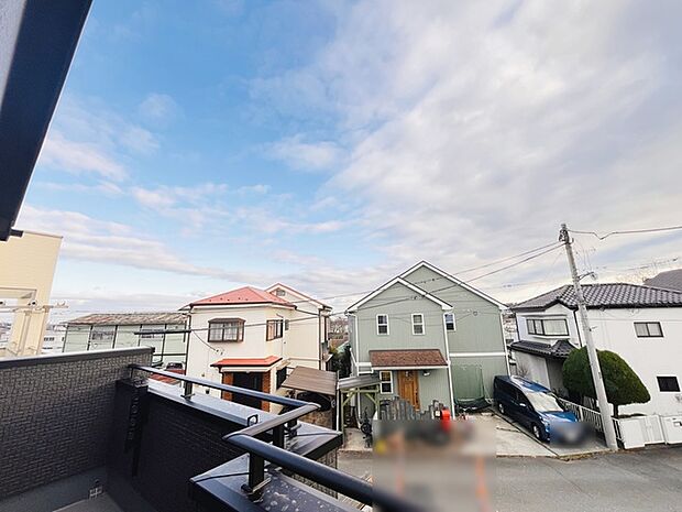 窓からの眺望です。実際に現地で眺望もご確認ください。 