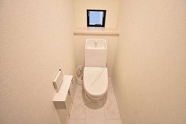 2階トイレ。ウォシュレット機能を標準装備。