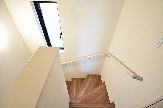 実際に室内をご見学頂くと生活のイメージが広がると思います。家具を置いたイメージや窓からの景色など。周辺で販売に出している物件も一緒にまとめてご見学頂き、比較する事もできます。