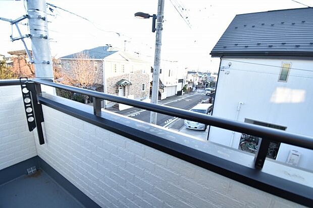 窓からの眺望です。実際に現地で眺望もご確認ください。