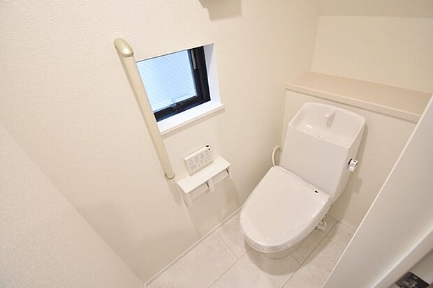 トイレにはウォシュレット機能を標準装備。