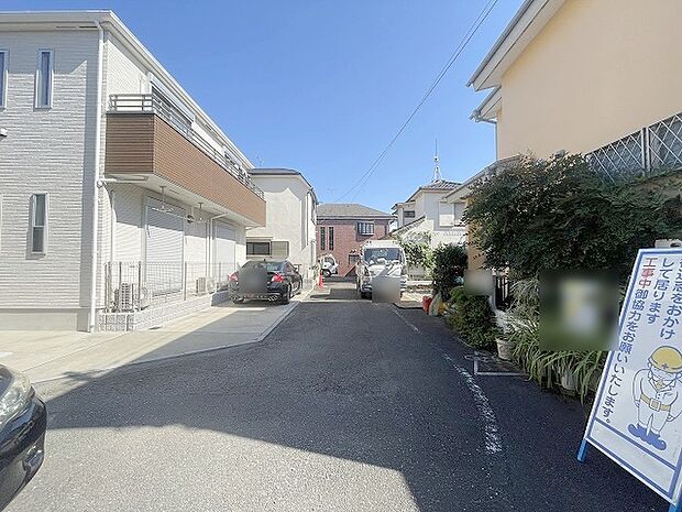 周辺は住宅が建ち並ぶ閑静な住宅街です。 