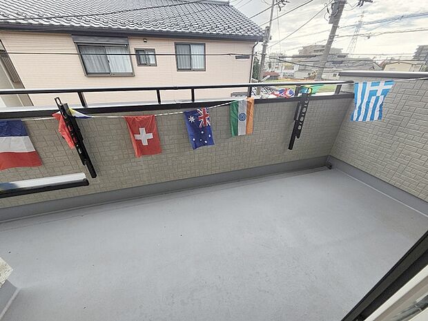 日々の忙しさやストレスから離れ、バルコニーで静かに深呼吸、心が穏やかになります。 