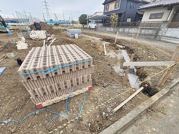 現在建物を建築中です、建築中の物件については現地確認の他、同施工会社の完成施工例のご案内、担当者のプレゼンテーションにてご検討ください。適切なご検討の方法をご説明させて頂きます。