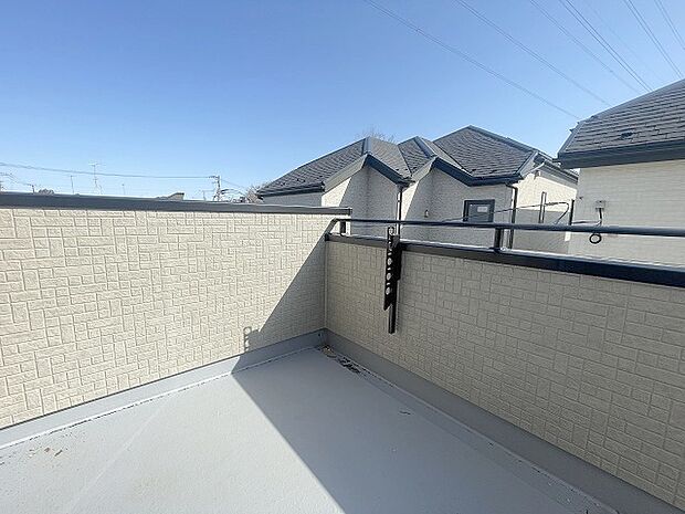 季節の変化や天気の良い日には、バルコニーでの時間が心地よく、気分をリフレッシュさせることができます。