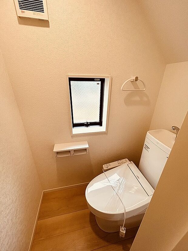 トイレにはウォシュレット機能を標準装備。