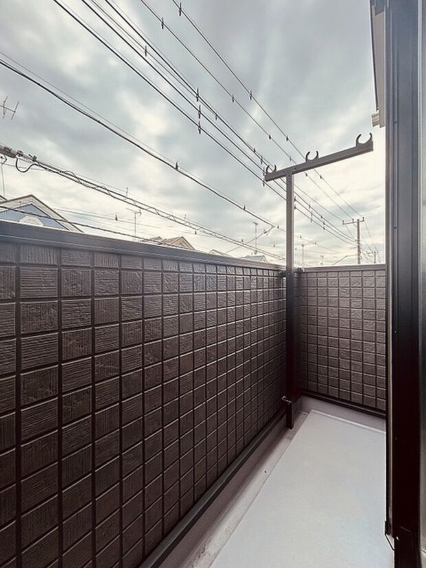 季節の変化や天気の良い日には、バルコニーでの時間が心地よく、気分をリフレッシュさせることができます。