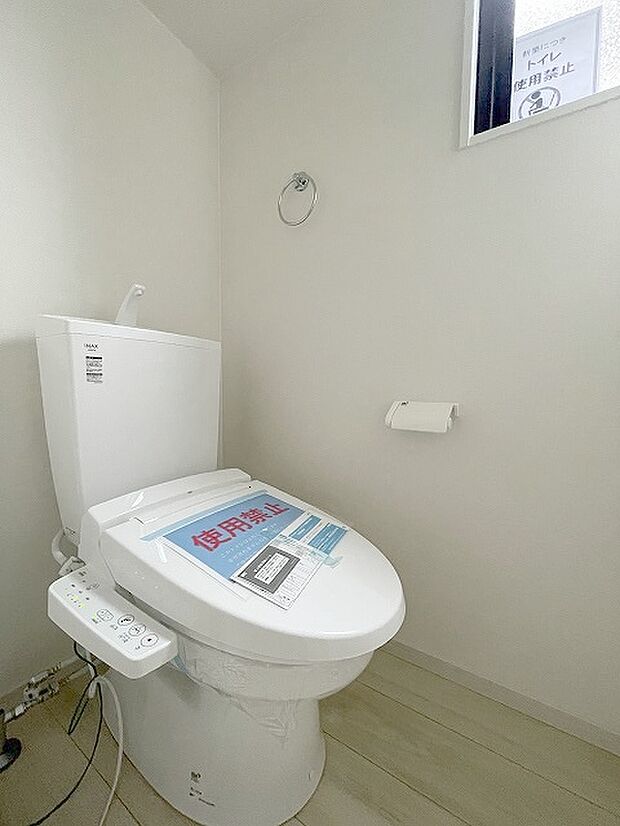 1階トイレ。ウォシュレット機能を標準装備。 