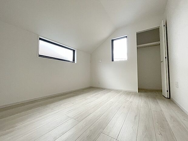 豊富な収納スペースもこの物件の特長の一つ。各所に収納が完備されており、生活をスッキリと整えることができます。 