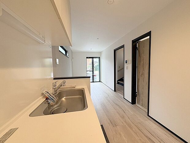 キッチンは、カウンターや壁付けタイプ、アイランドタイプ様々なパターンが御座います。 