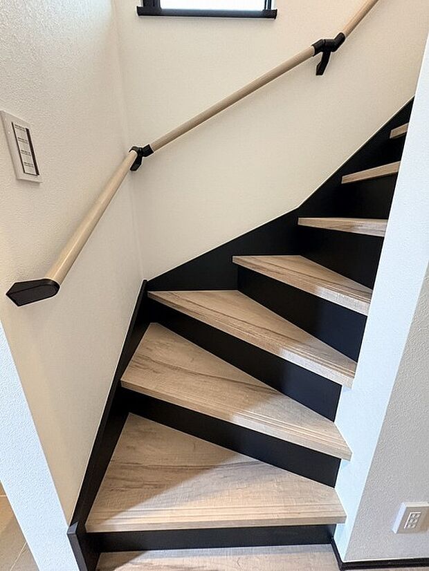 実際に室内をご見学頂くと生活のイメージが広がると思います。家具を置いたイメージや窓からの景色など。周辺で販売に出している物件も一緒にまとめてご見学頂き、比較する事もできます。