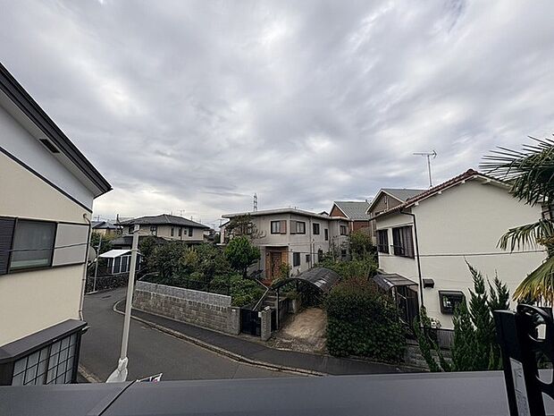 窓からの眺望です。実際に現地で眺望もご確認ください。 