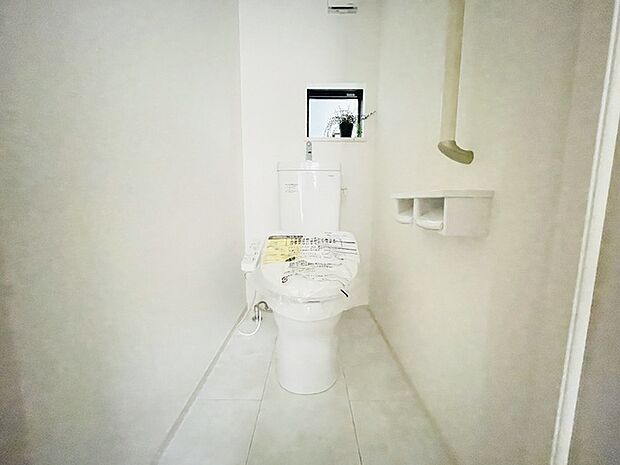 トイレにはウォシュレット機能を標準装備。 