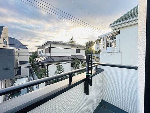 窓からの眺望です。実際に現地で眺望もご確認ください。 