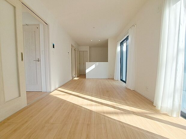 家族が食事するダイニングスペースをキッチンから見渡せる設計に。お料理をしながら家族とのコミュニケーションが増えそうな予感。 