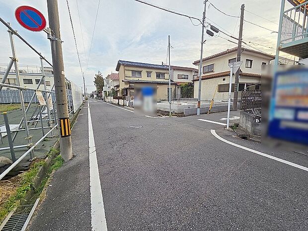 安心して暮らすことのできる住宅街。　住宅地の道路は一般に交通量が少なく車などの騒音が少ないため、住民にとって静かな生活環境が提供されます。 