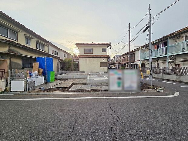 現在建物を建築中です、建築中の物件については現地確認の他、同施工会社の完成施工例のご案内、担当者のプレゼンテーションにてご検討ください。適切なご検討の方法をご説明させて頂きます。