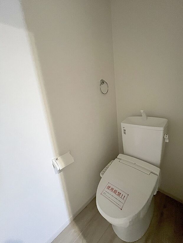 トイレにはウォシュレット機能を標準装備。