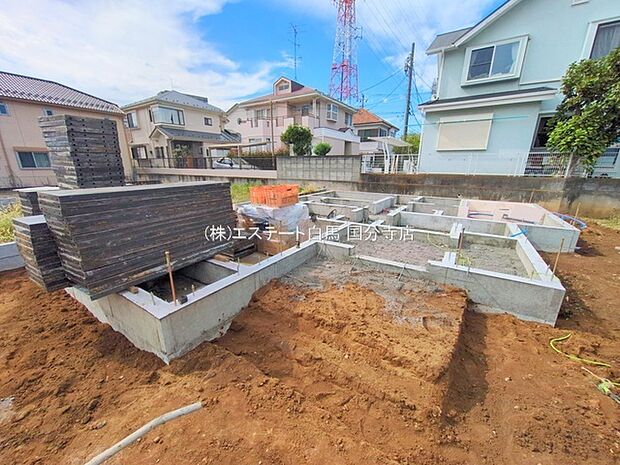 現在建物を建築中です、建築中の物件については現地確認の他、同施工会社の完成施工例のご案内、担当者のプレゼンテーションにてご検討ください。適切なご検討の方法をご説明させて頂きます。 