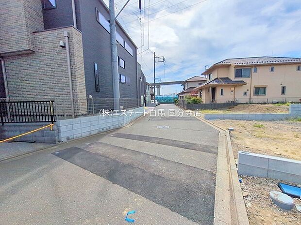 周辺は住宅が建ち並ぶ閑静な住宅街です。 