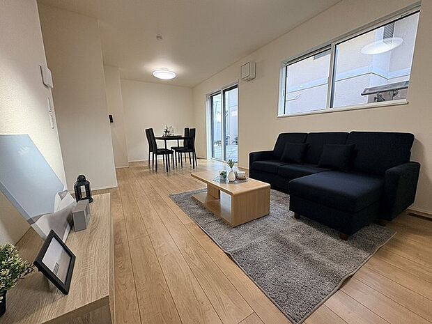 家族が一番集まる場所だから広々としつつも素敵な空間であって欲しい。みんながくつろぐリビングからキッチンまでが一つの空間のように繋がる間取り。 